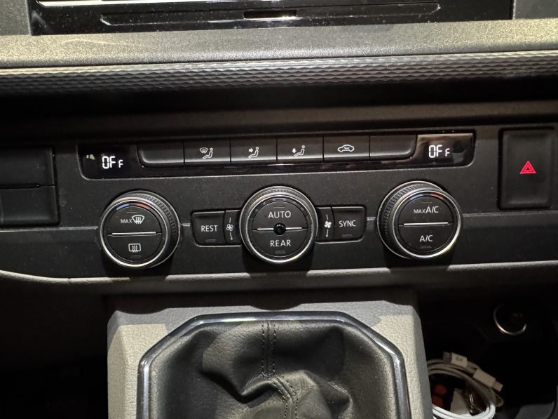 
								Volkswagen Caravelle full									