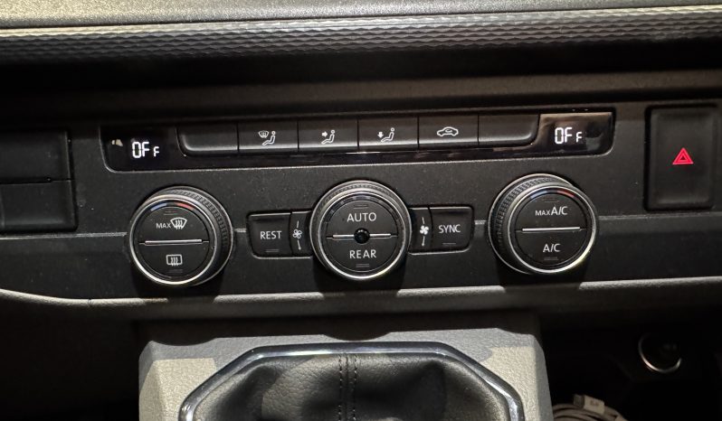 
								Volkswagen Caravelle full									