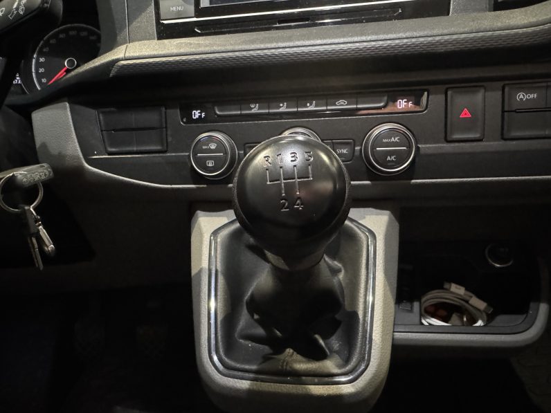 
								Volkswagen Caravelle full									