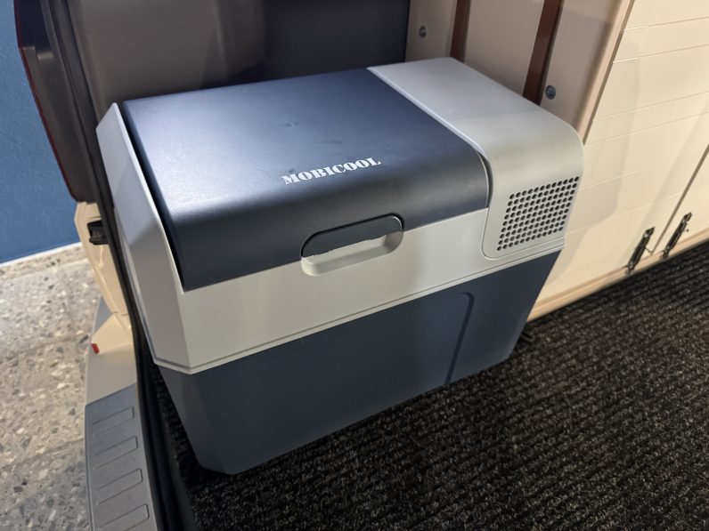 
								Volkswagen Caravelle full									