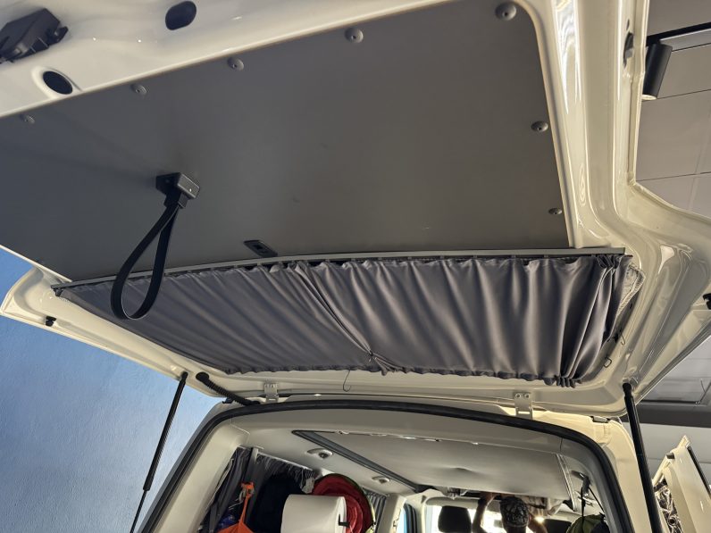 
								Volkswagen Caravelle full									