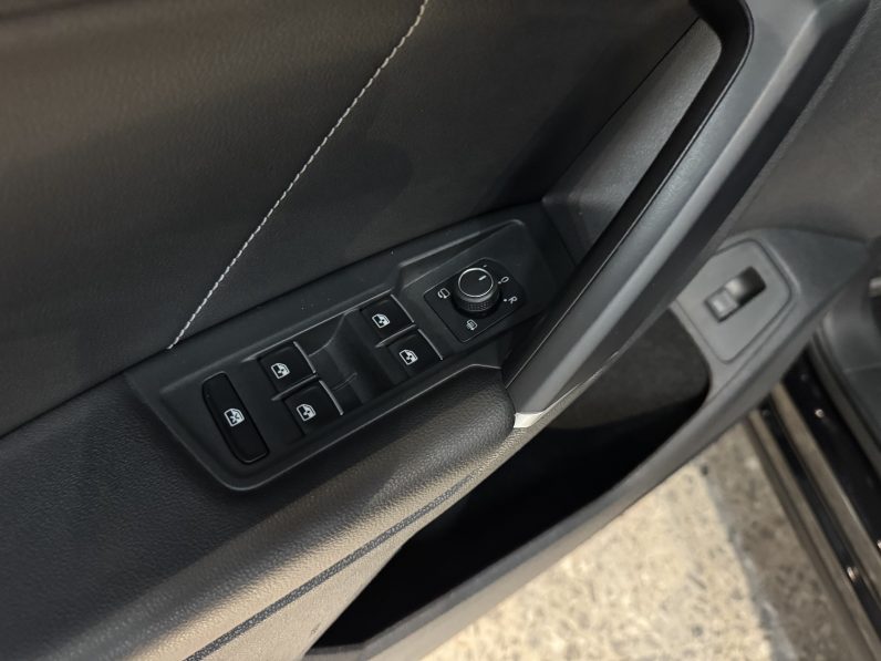 
								Volkswagen Tiguan R-line full									