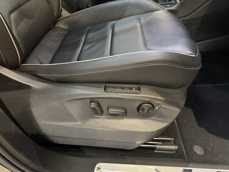 
								Volkswagen Tiguan R-line full									