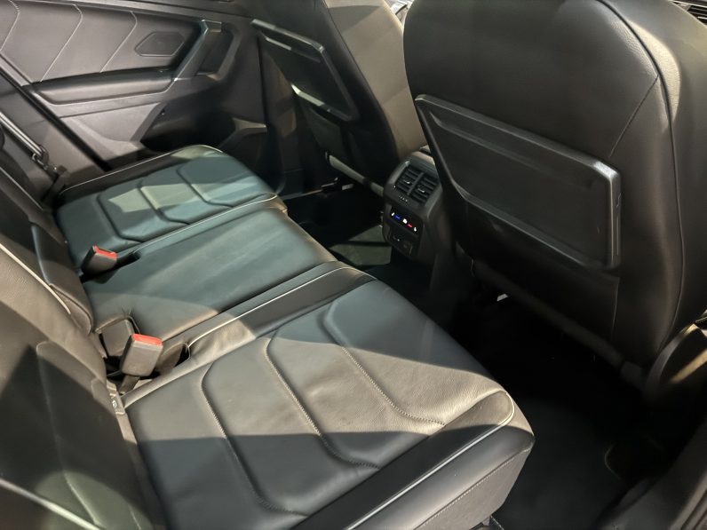 
								Volkswagen Tiguan R-line full									