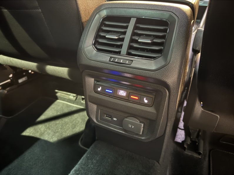 
								Volkswagen Tiguan R-line full									