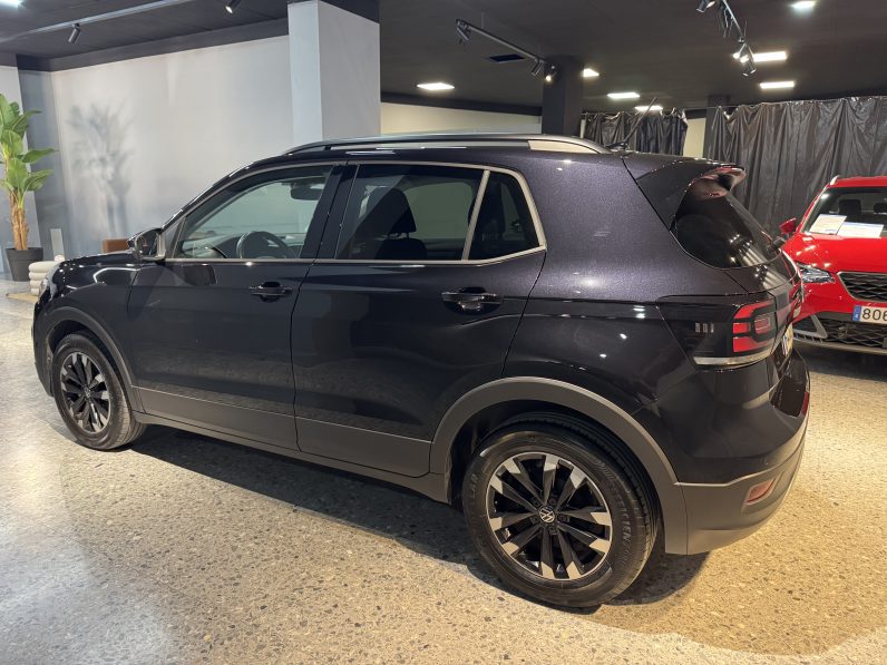 
								Volkswagen T-cross full									