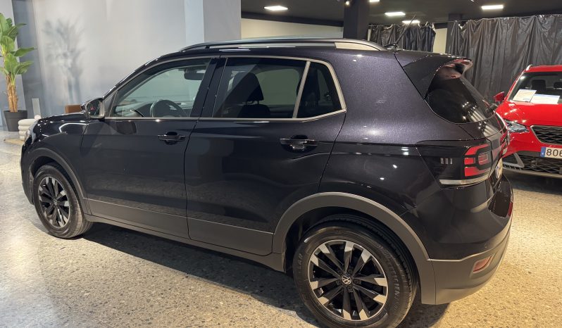 
								Volkswagen T-cross full									