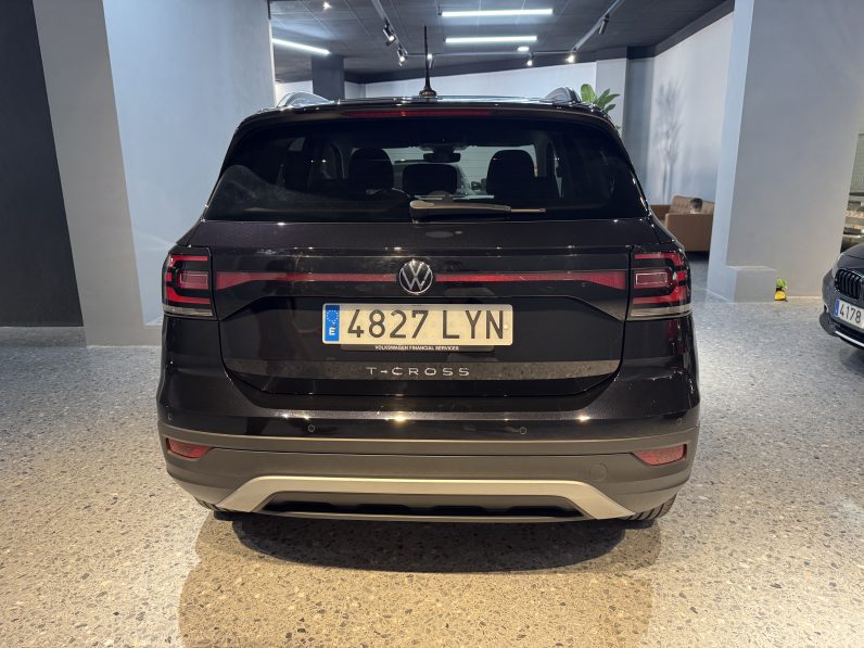 
								Volkswagen T-cross full									