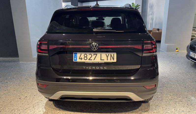 
								Volkswagen T-cross full									