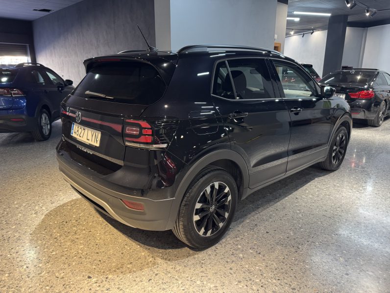 
								Volkswagen T-cross full									