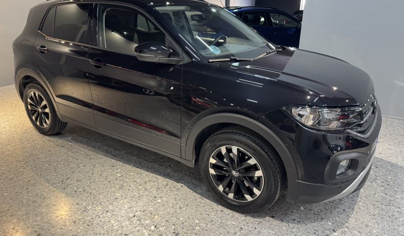 
								Volkswagen T-cross full									