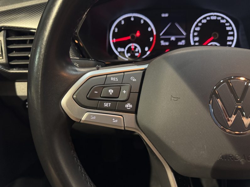 
								Volkswagen T-cross full									