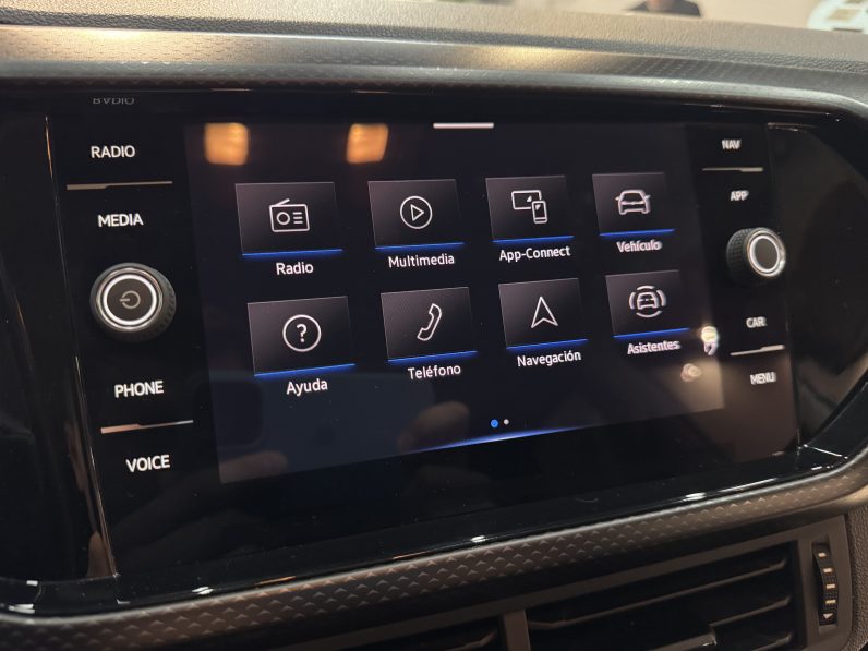 
								Volkswagen T-cross full									