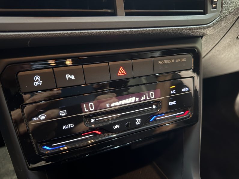 
								Volkswagen T-cross full									