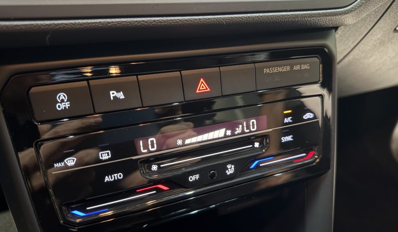 
								Volkswagen T-cross full									