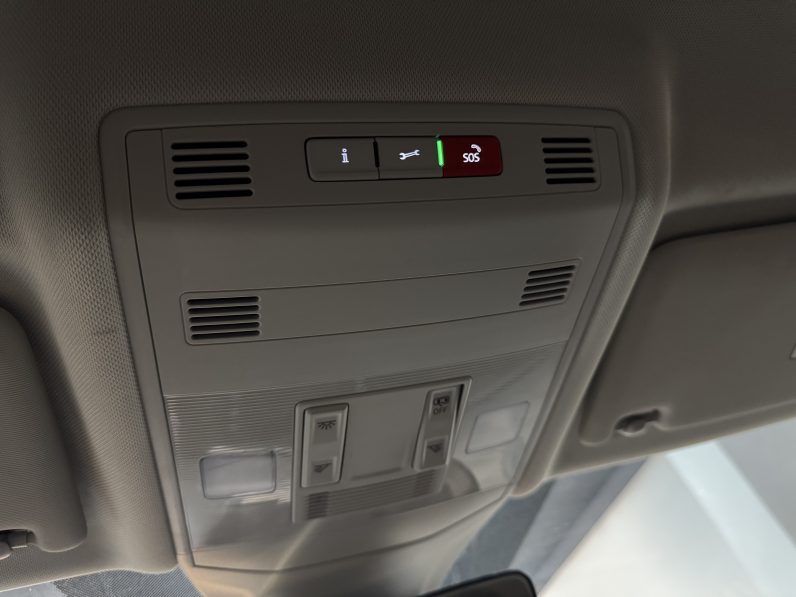 
								Volkswagen T-cross full									