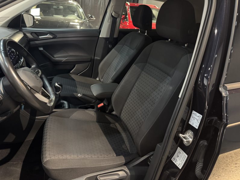 
								Volkswagen T-cross full									