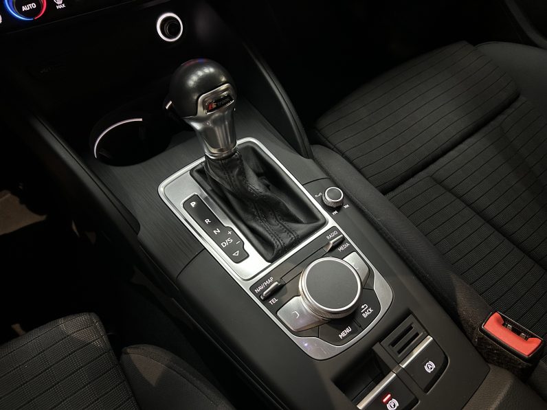 
								Audi Q2 full									