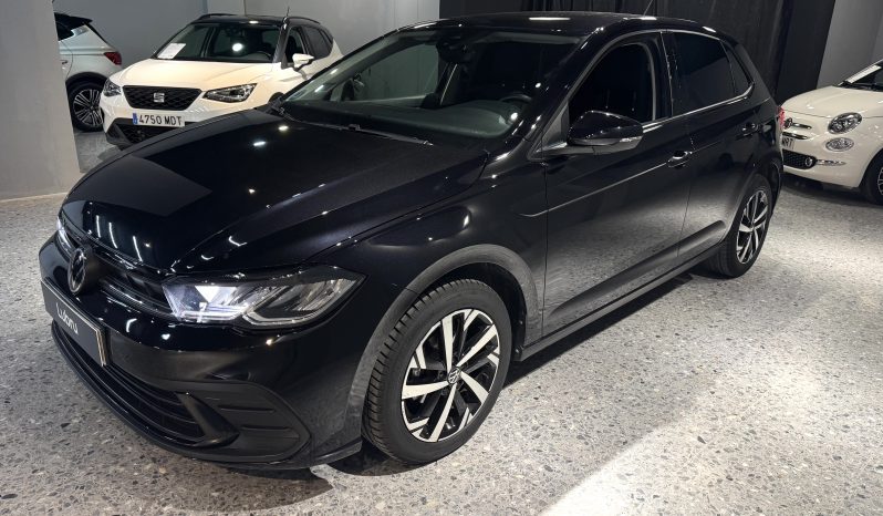 
								Volkswagen Polo Negro full									