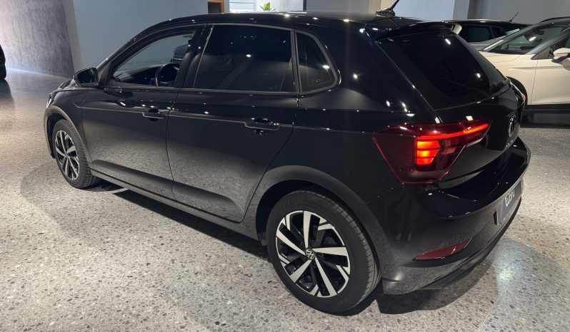 
								Volkswagen Polo Negro full									