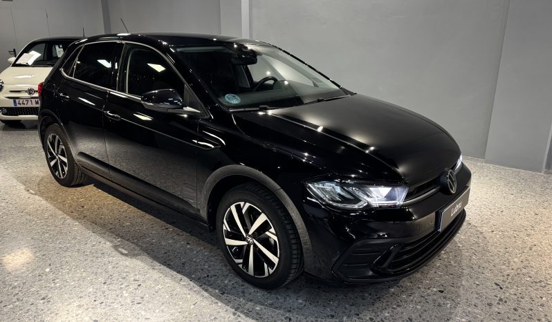 
								Volkswagen Polo Negro full									