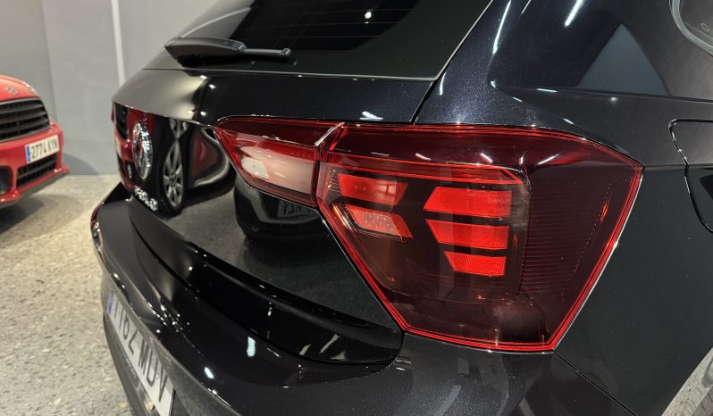 
								Volkswagen Polo Negro full									