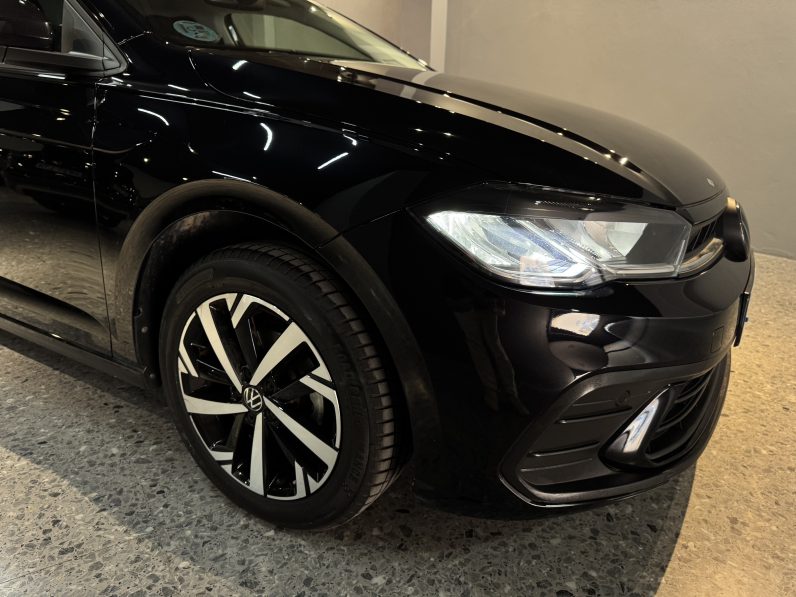 
								Volkswagen Polo Negro full									