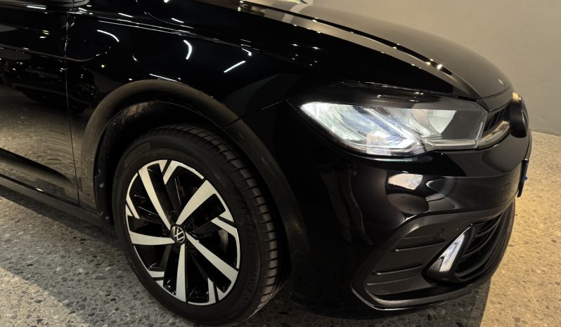 
								Volkswagen Polo Negro full									