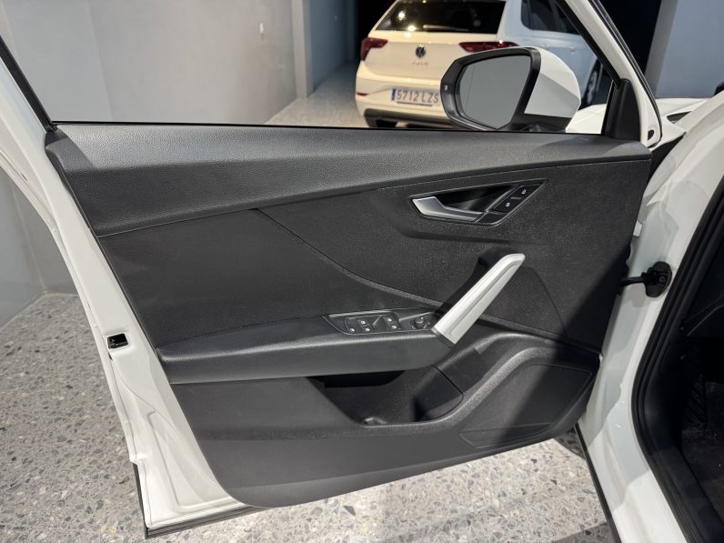 
								Audi Q2 full									