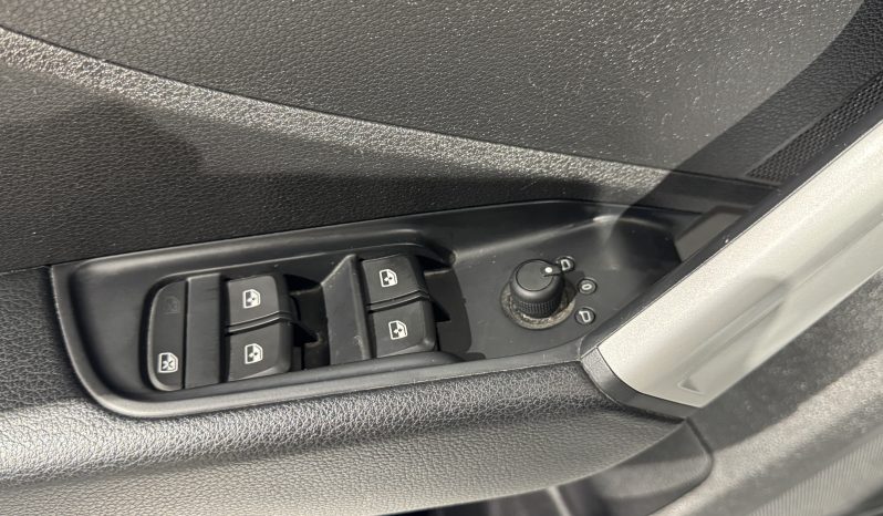 
								Audi Q2 full									