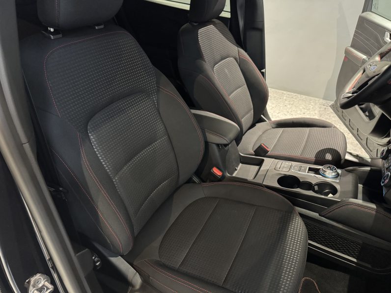 
								Ford Kuga 2.5 PHEV full									