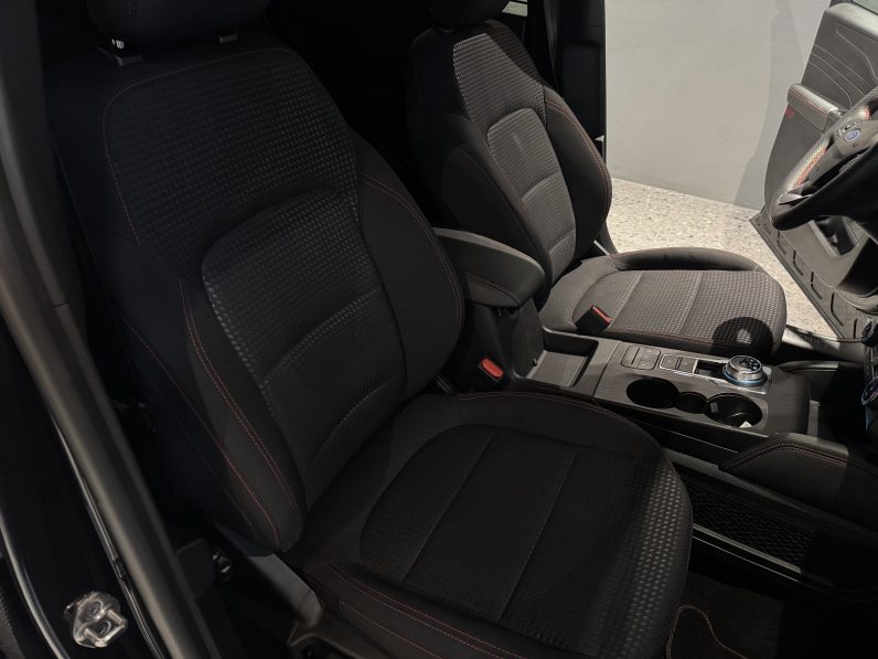 
								Ford Kuga 2.5 PHEV full									