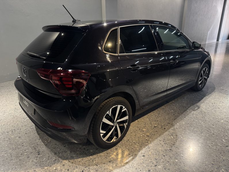 
								Volkswagen Polo Negro full									