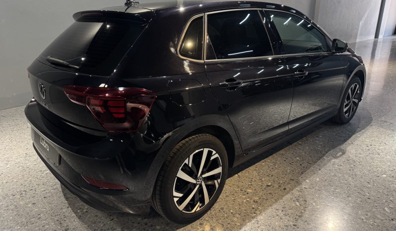 
								Volkswagen Polo Negro full									