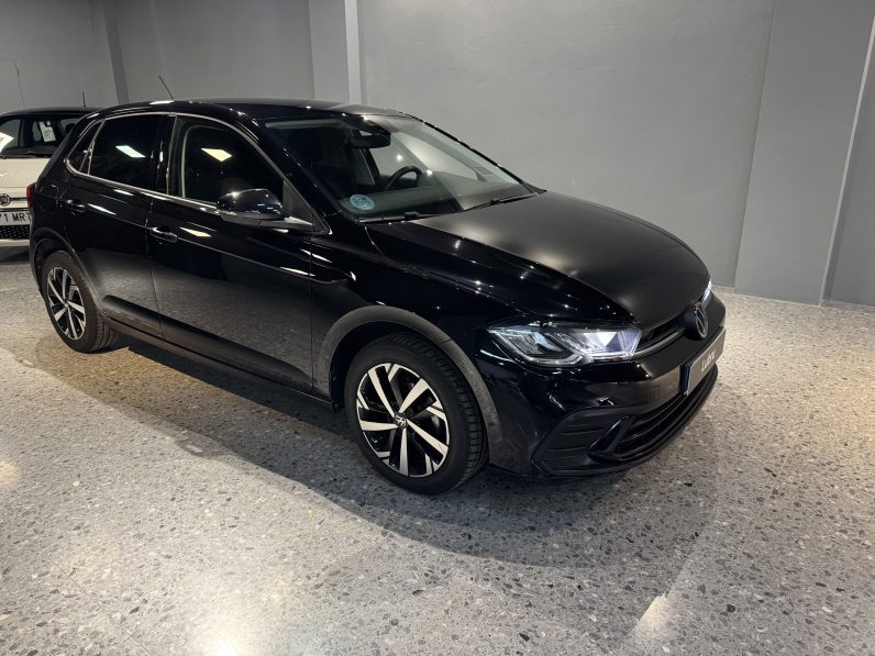 
								Volkswagen Polo Negro full									