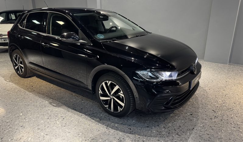 
								Volkswagen Polo Negro full									