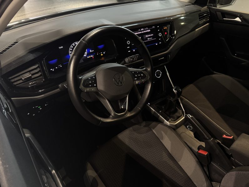 
								Volkswagen Polo Negro full									