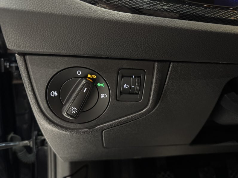 
								Volkswagen Polo Negro full									