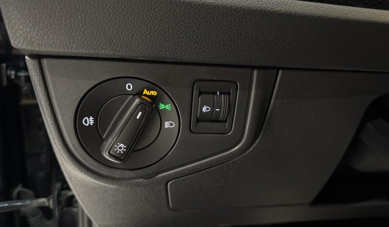
								Volkswagen Polo Negro full									
