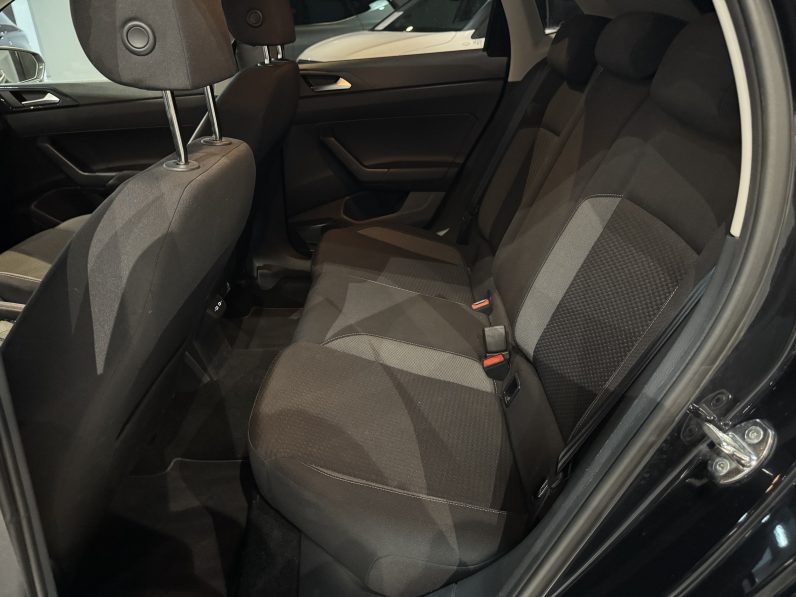 
								Volkswagen Polo Negro full									
