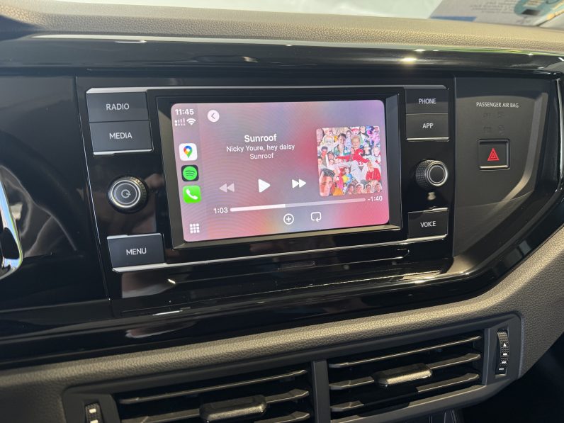 
								VOLKSWAGEN Polo life full									