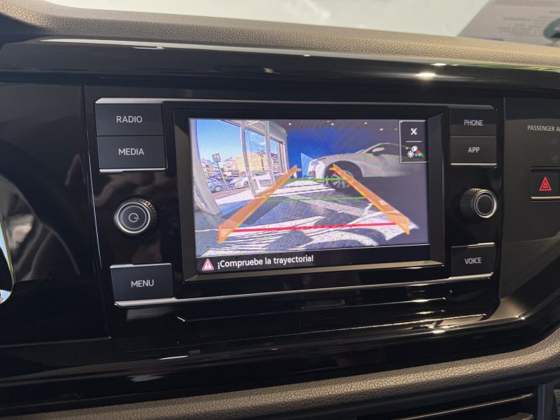 
								VOLKSWAGEN Polo life full									