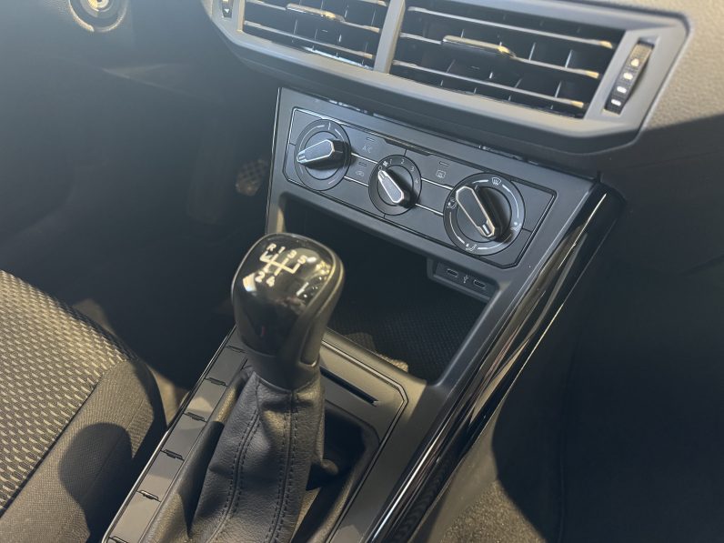 
								VOLKSWAGEN Polo life full									