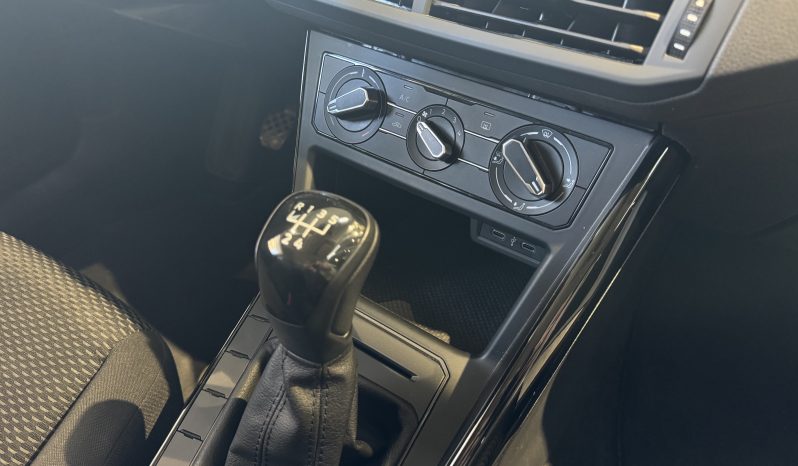 
								VOLKSWAGEN Polo life full									