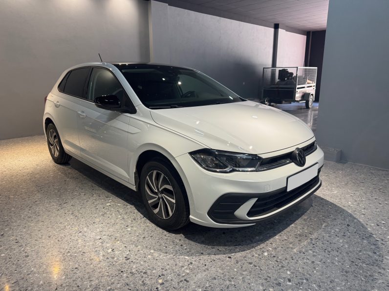 
								VOLKSWAGEN Polo life full									