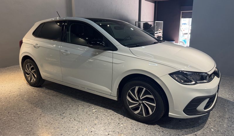 
								VOLKSWAGEN Polo life full									
