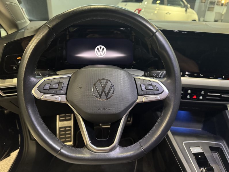 
								Volkswagen Golf life full									