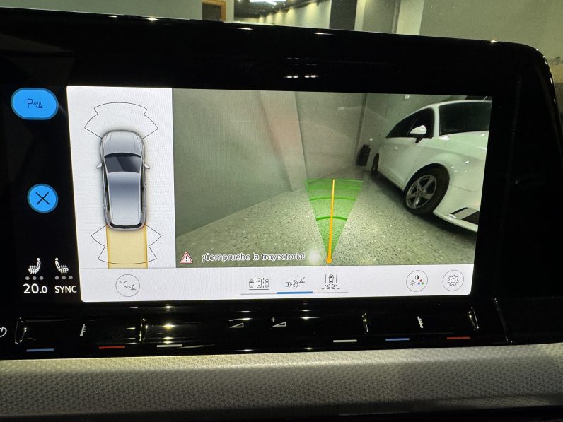 
								Volkswagen Golf life full									