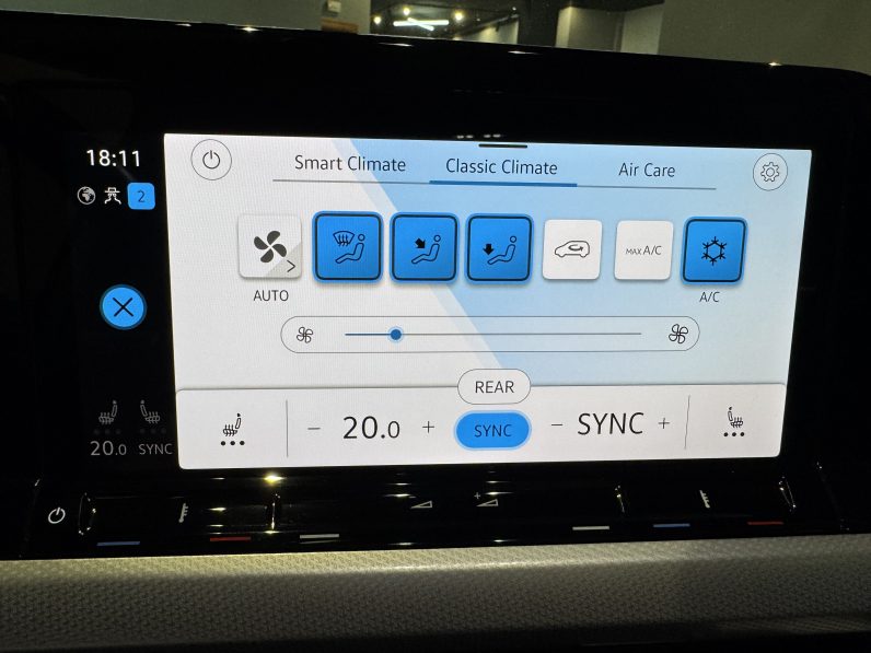 
								Volkswagen Golf life full									