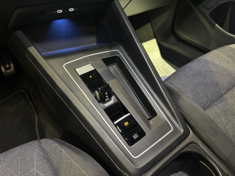 
								Volkswagen Golf life full									